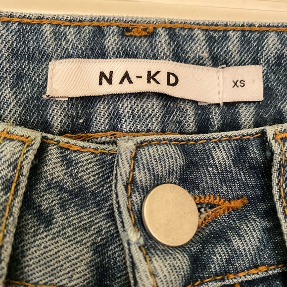 NA-KD Cut Out Jeans - Picture 4 of 5